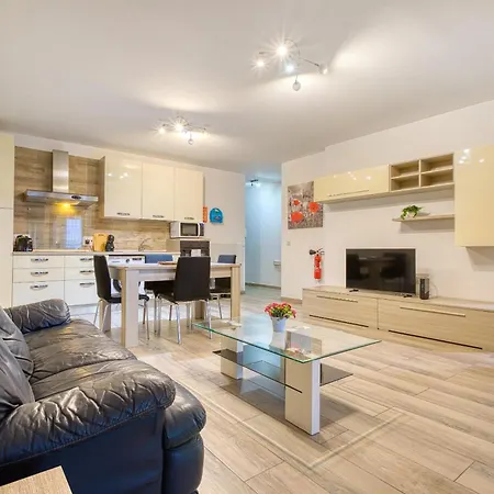 A Lovely 2br Home, Fully Equipped With Wifi & Ac By 360 Estates *