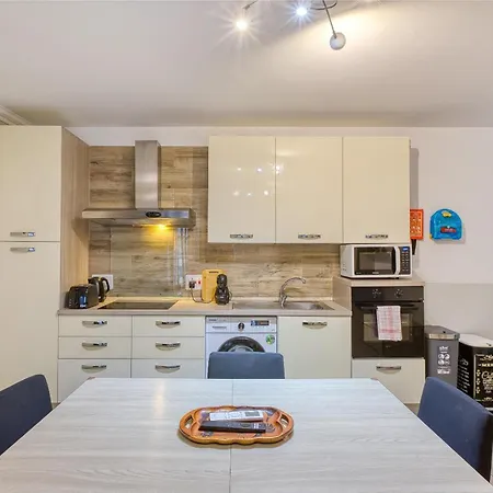 A Lovely 2br Home, Fully Equipped With Wifi & Ac By 360 Estates *