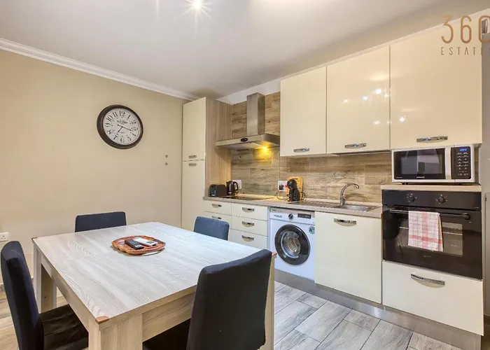 A Lovely 2br Home, Fully Equipped With Wifi & Ac By 360 Estates