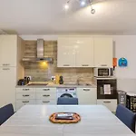 A Lovely 2br Home, Fully Equipped With Wifi & Ac By 360 Estates *