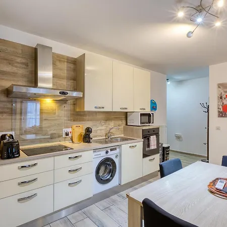 A Lovely 2br Home, Fully Equipped With Wifi & Ac By 360 Estates شقة *